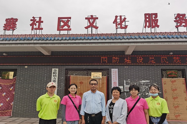 队员们在方寨社区文化服务中心合影.jpg