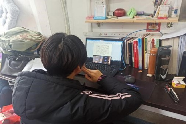杨岚同学总结发言.jpg