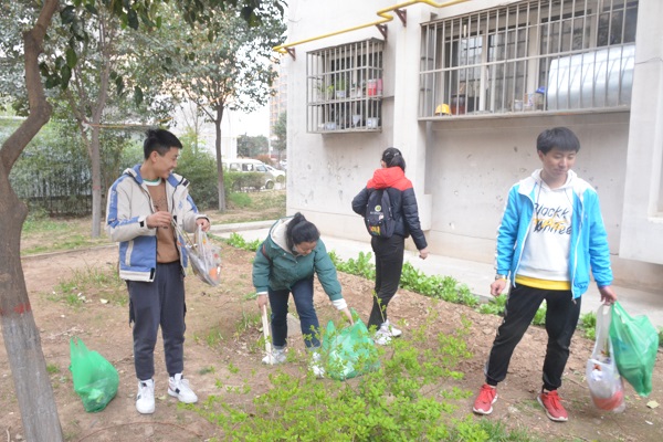 拾垃圾 600X400 (3).JPG